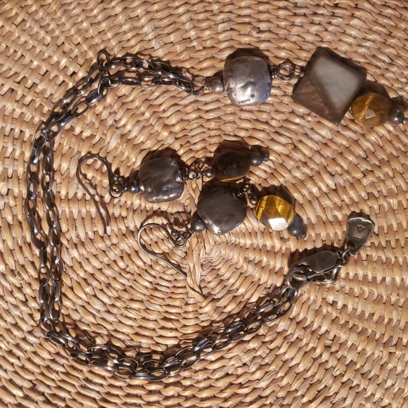 Silpada Oxidized SS, Mother of Pearl & Tiger Eye Earrings - Picture 3 of 3